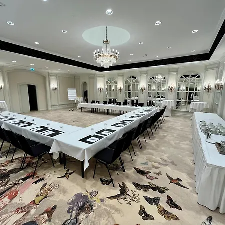 Steigenberger Icon Parkhotel Duesseldorf-3